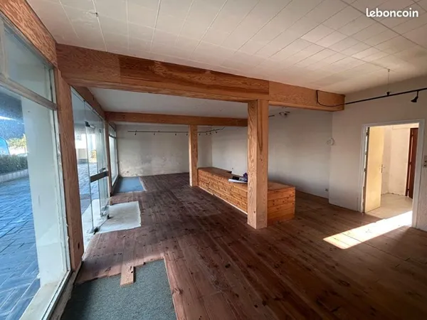 Local commercial 80 m² COMBRIT