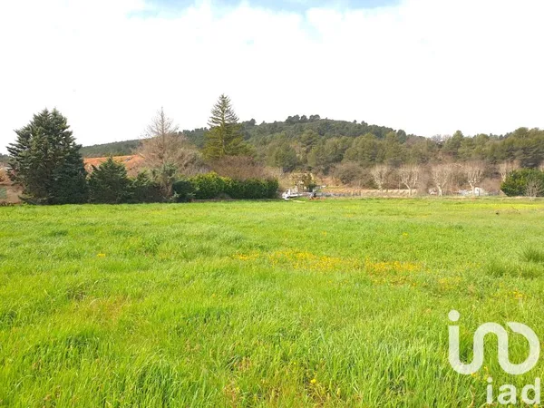 Terrain 843 m²