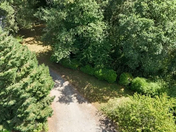 Terrain constructible - 3 516 m² - Bourg de Saint-Etienne-de-mer-morte