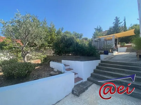 Haut de villa T4/5 avec jardin de 245 m²