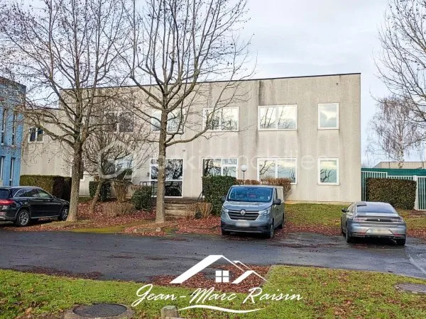 Local d'activité 99 pièces 326 m²