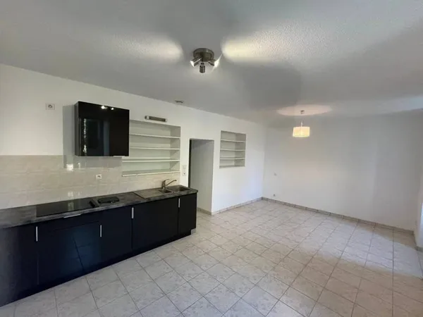 Studio 1 pièce 28 m²