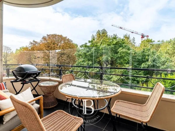 A vendre à Neuilly-sur-Seine - Victor Hugo - Appartement traversant 3 chambres 141 m² - 3ème étage