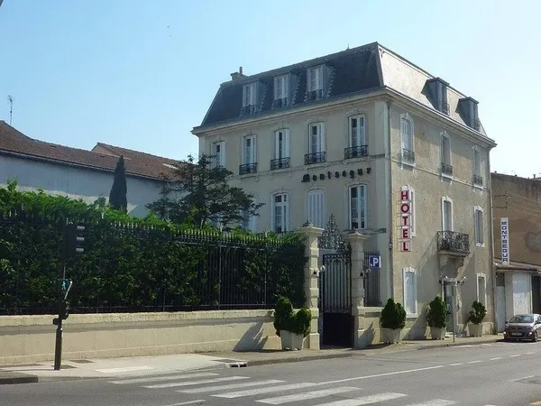 Propriété à vendre 21 pièces CARCASSONNE (11) 18 chambres, 1340 m², 2 hangars 668 m², parking, jardi