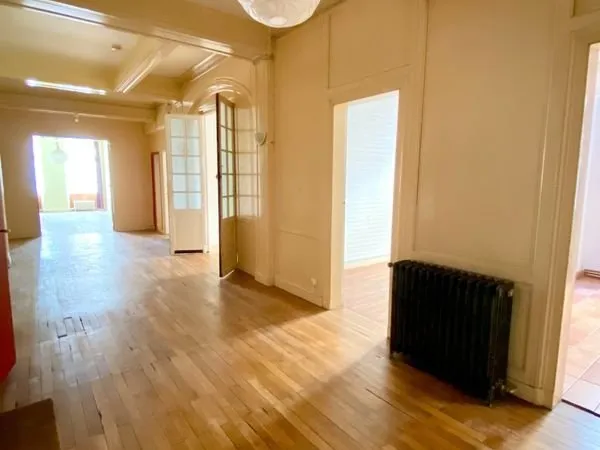 Bordeaux Grosse Cloche, très bel appartement à usage mixte