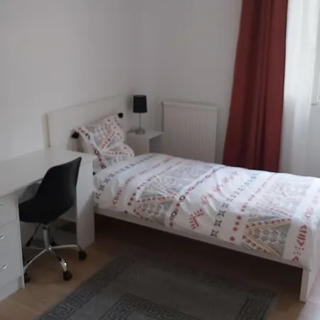 Chambre meublée proche RER et Tram