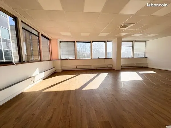 Bureaux climatisés de 55m² en parfait état au pied du métro