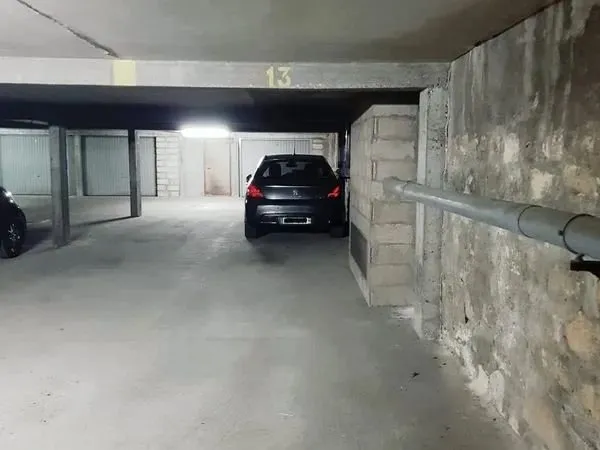 Parking sécurisé sous-sol - Courbevoie (gare à 1 minute)