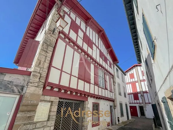 Immeuble 20 pièces 300 m²