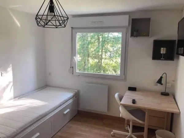 Beau studio meublé 18m² refait à neuf au calme