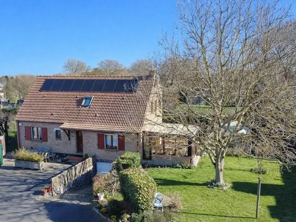 Élégante individuelle en semi plain-pied - 6 chambres - Sous-sol complet - Parcelle de 1 195 m²