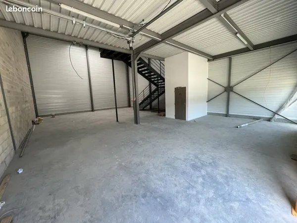 LOCAL D'ACTIVITE 313 m² AULNAY SOUS BOIS