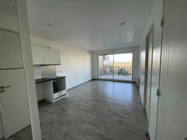 Plage, Nature et Piscine - T2 récent + parking - Hyères (83400)