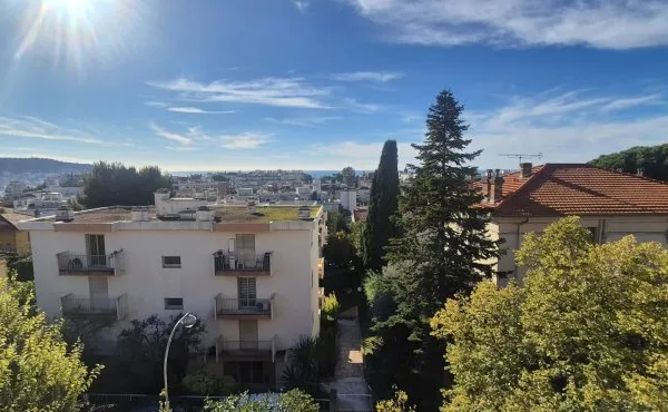 APPARTEMENT 3 PIECES VUE COLLINES