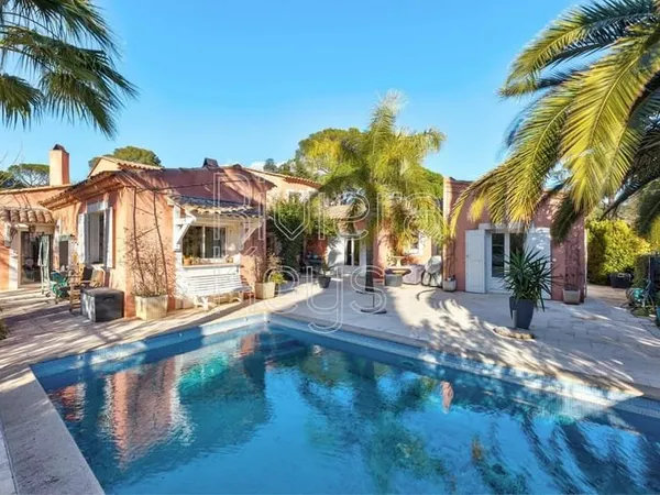 SAINT-RAPHAËL: Villa 4 chambres avec piscine proche des golfs à Valescure