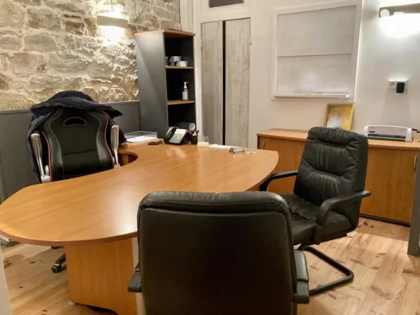 Local d'activités 1 pièce 69 m²