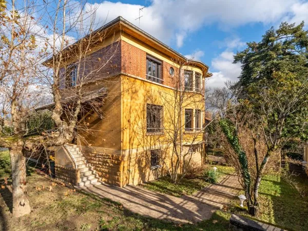 Maison 7 pièces 221 m²