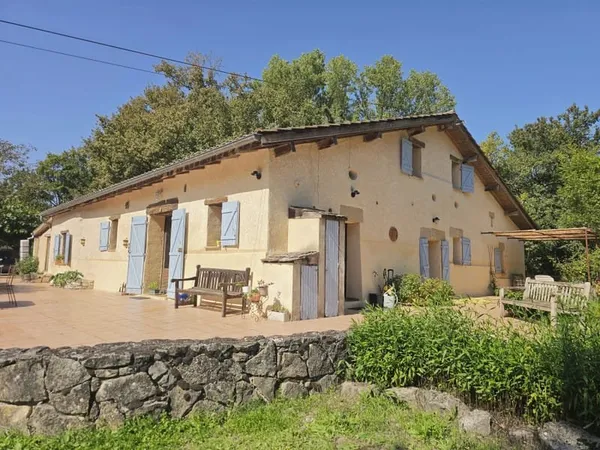 Charmante maison familiale avec dépendances dans un cadre paisible