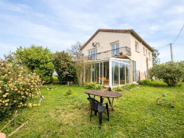 Maison des années 70 - 110 m² habitables + annexes - Secteur recherché du Rieu à Alès