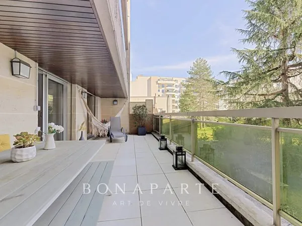 Appartement traversant avec deux terrasses