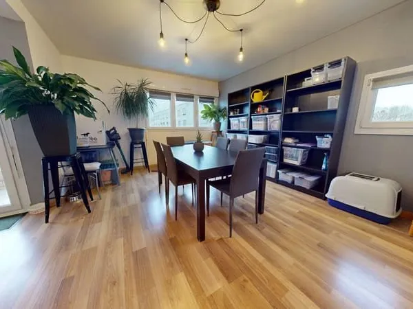 Appartement F4 avec balcon, cave et garage.