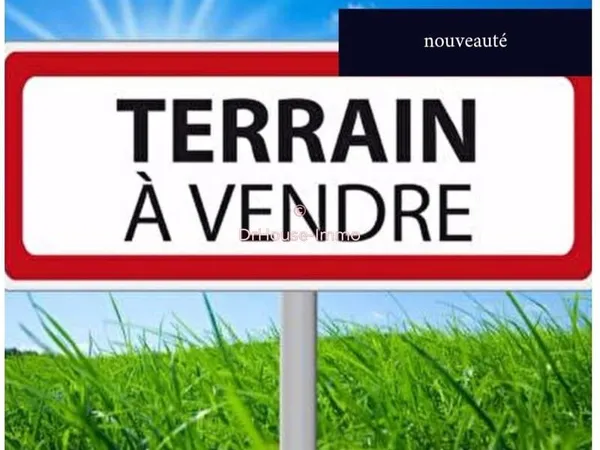 Terrain constructible libre constructeurs de 884 m² à ANNEYRON