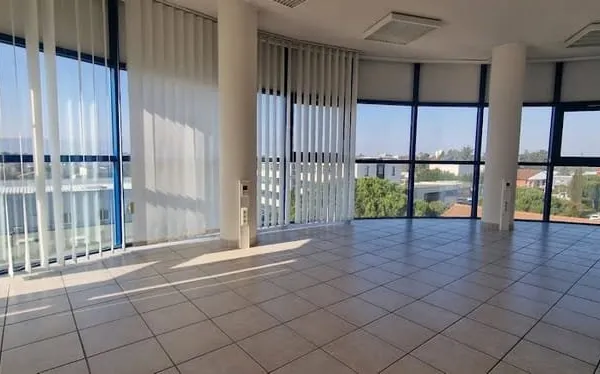 Bureau 5 pièces 122 m²