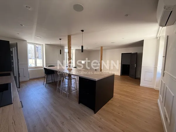 Maison à louer de 161 m2 - 5 chambres - un garage - une cour - à 10 minutes à pied du centre-ville