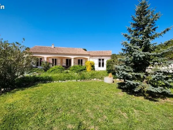 Villa t4 + dépendances au coeur du Luberon