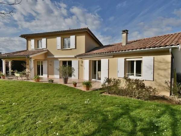 CHASSELAY (69380) - Villa de 191 m² avec garage double - Terrain de 1155 m²