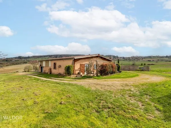 Maison + hangar aménageable - grand terrain, au calme - Charnay 69380