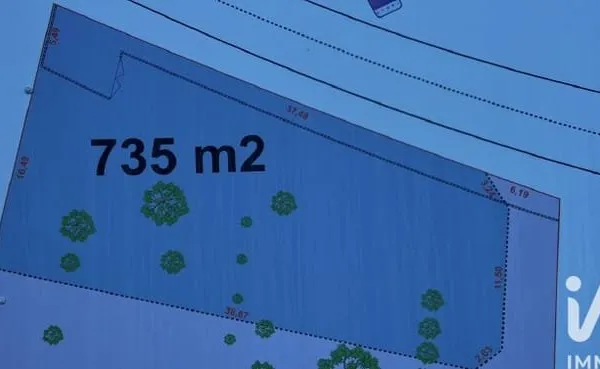 Terrain 735 m²