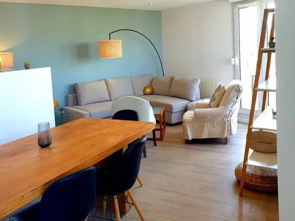 COLLOCATION MEUBLEE CHARPENNES - 1 chambre dans appart de 92m2 (4 chambres + 2SbB + Grand Salon) - P