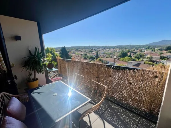 Terrasse et 2 places parking