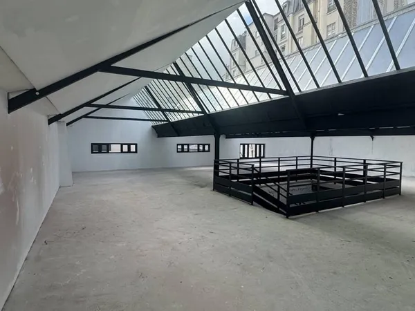 Bureaux 911 m²