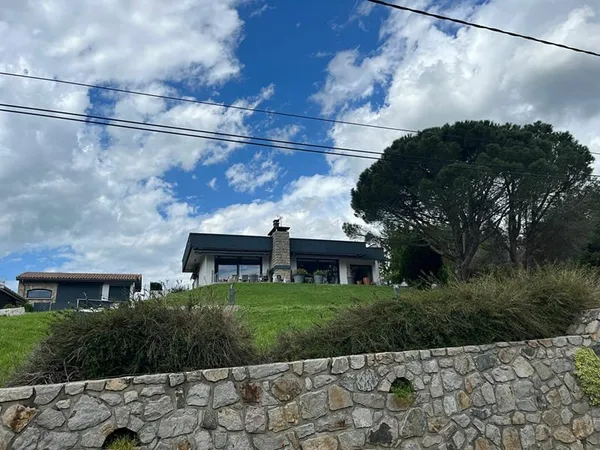 St-Jean-Bonnefond/ MAISON