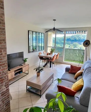 Appartement T3 lumineux avec balcon - 58 m² - Fontaines-sur-Saône
