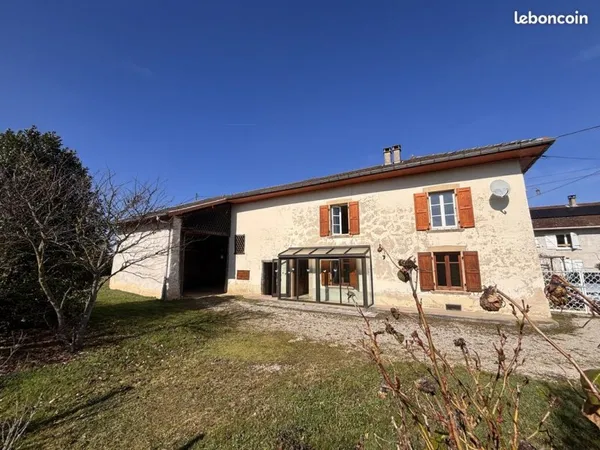 Maison de pays avec dépendances