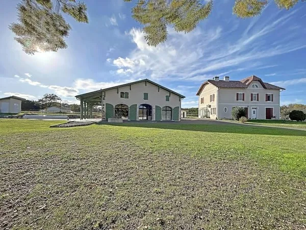 Villa 15 pièces 419 m²
