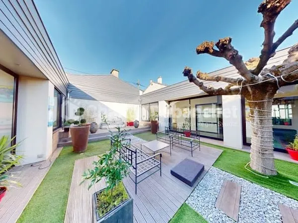 Maison 8 pièces 396 m²