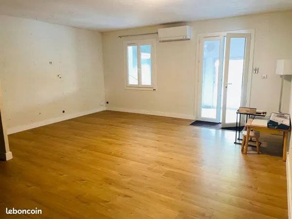 Maison T6 avec piscine + espace indépendant, prooche Airbus et l'école international