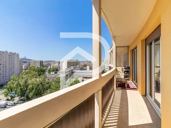 Appartement avec balcon et box, 3 chambres (possibilité 4eme)