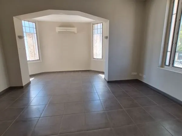 Coup de coeur à Monplaisir : Superbe T4 102 m² - Lumineux - Parking - Sans charges - Etat irréprocha