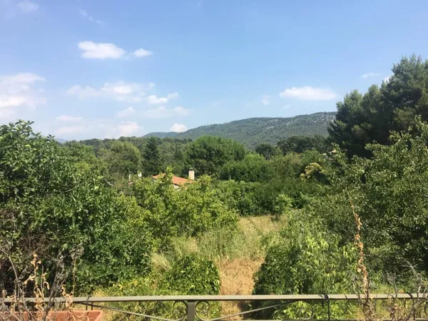Terrain à bâtir avec PC pour deux villas T5 plus garage