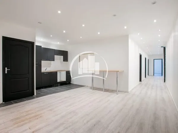 Location local commercial - 120 m² utile - Pantin