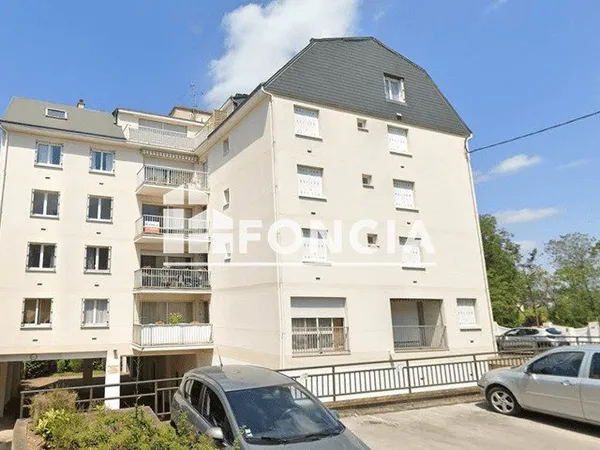 100m² EXCEPTIONNEL ! HYPER CENTRE DREUX, A PIED DE TTES LES COMMODITES ET GARE. T4/5 EN BON ETAT * P