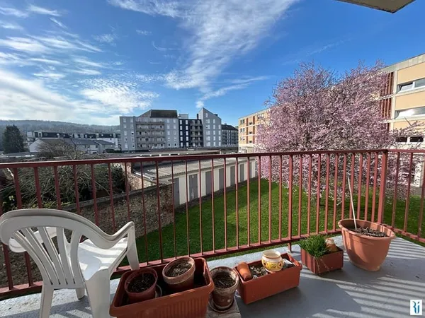 A vendre Appartement F4 Darnétal avec garage et caves.