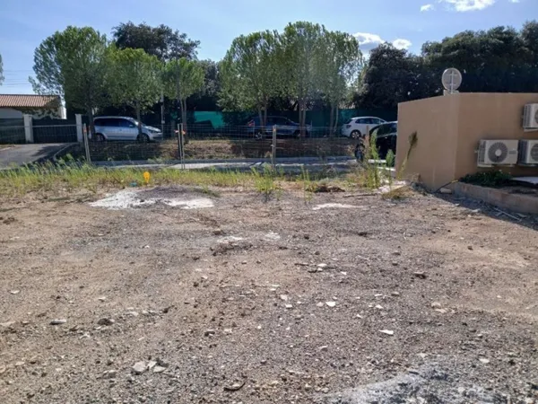Terrain 300 m²