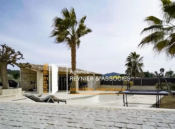Villa 124 m2 + Dépendances 166 m2