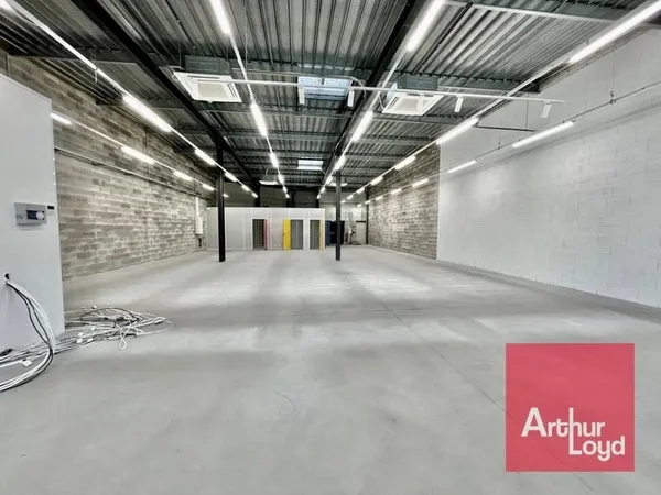 Local commercial 310 m²